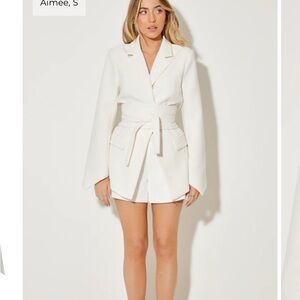 NWT The Ultimate Muse Blazer With Additional Belts